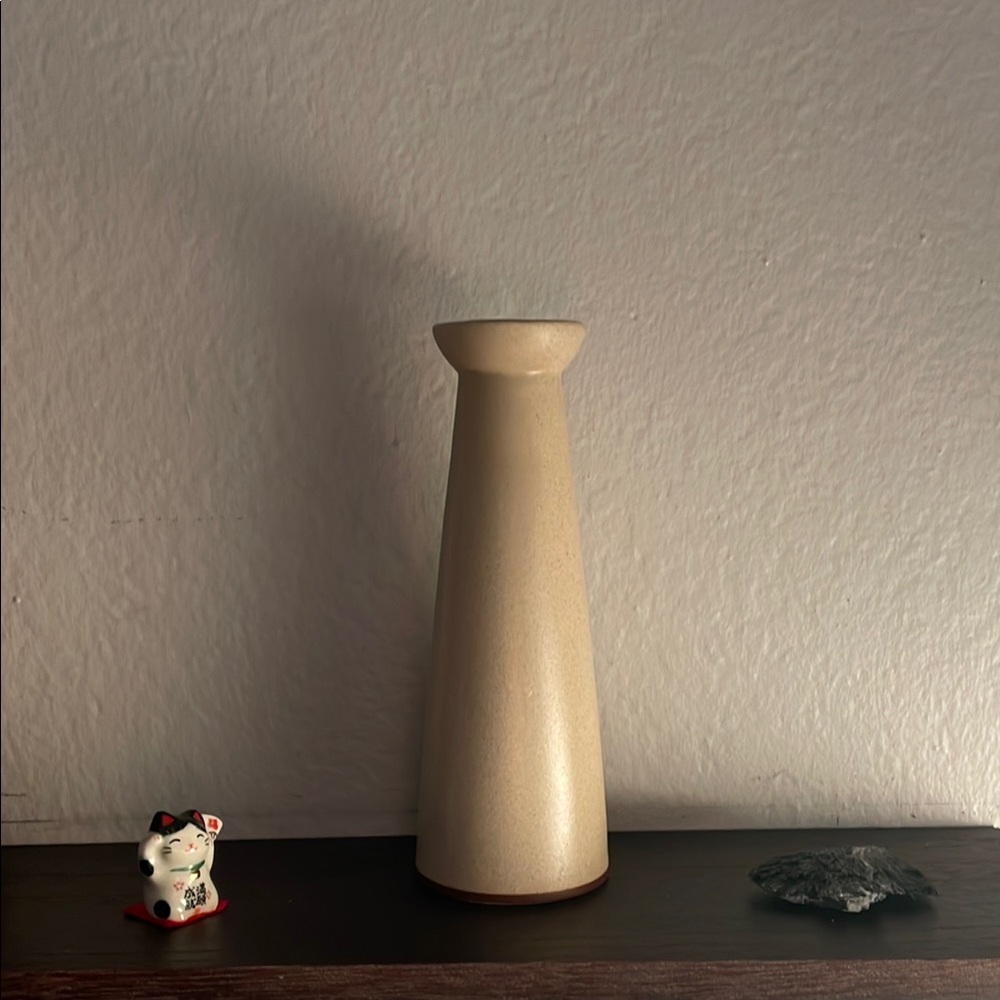 Cream Candle Holder with Minimalist Design